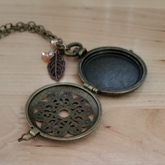 *New* Bronze Locket Pendant Necklace - Picture 3 of 3